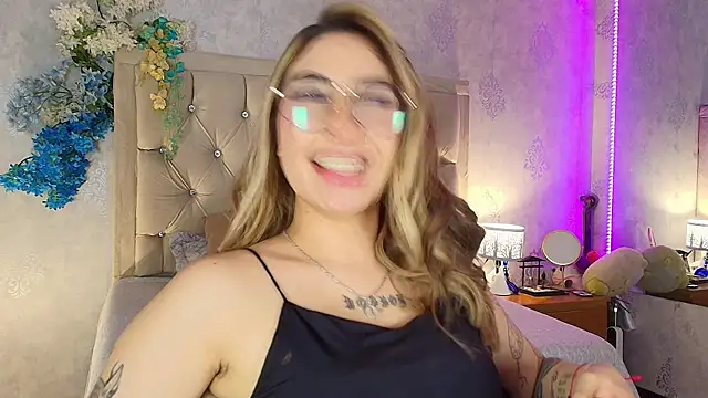 צ'אט XXX בשידור חי של nini_love01