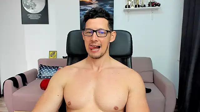 BrutusK08's Live XXX Chat