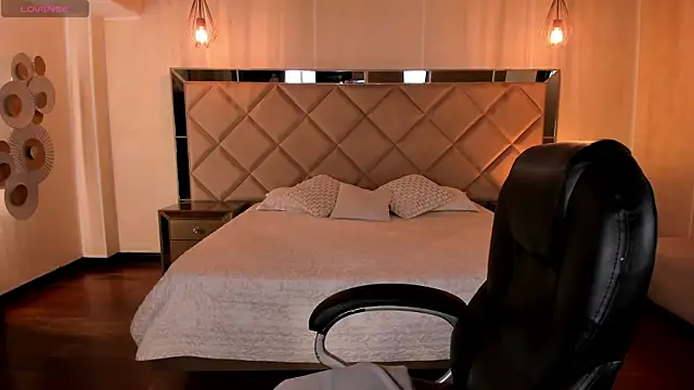 XXX chat uživo modela KayraLanne