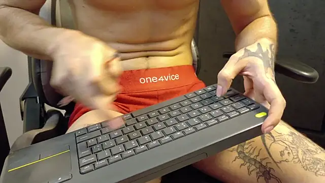 eren_jeager's Live XXX Chat