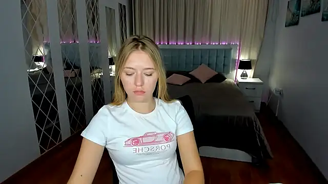 Chat +18 de RosaTiny ao vivo