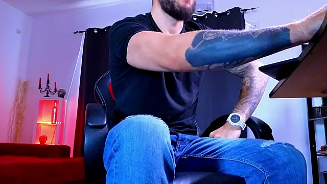MightyAaron66 live XXX chat