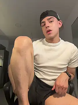 aronnhiddenn Live XXX chat