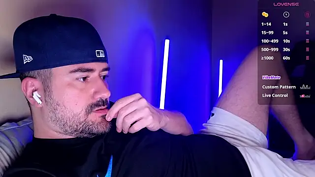 Chat +18 de DominantTheo ao vivo