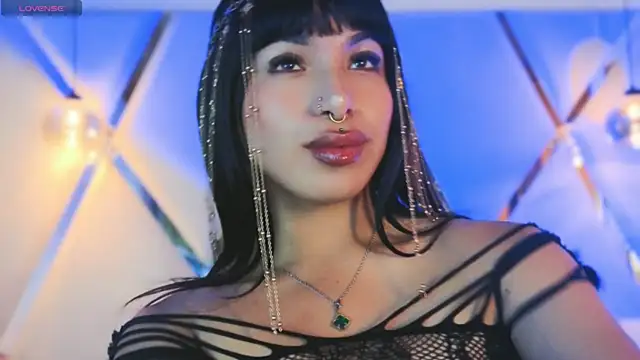 MeelFox live XXX chat