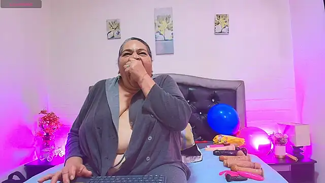 Chat XXX ao vivo de QueenMatturex
