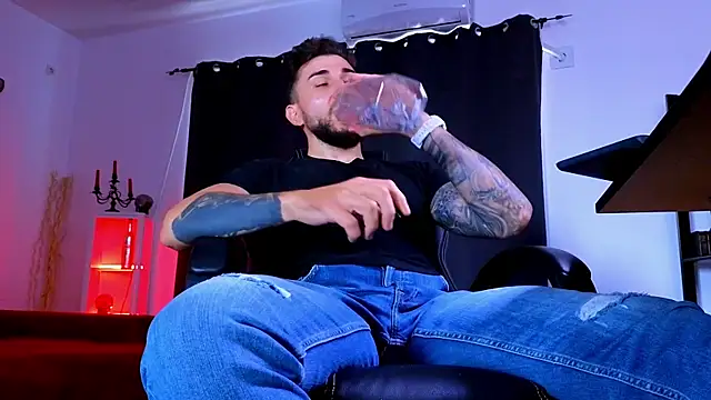 MightyAaron66 라이브 XXX 채팅