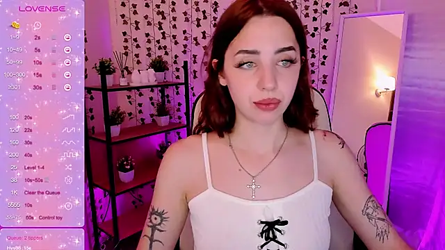 צ'אט XXX בשידור חי של CharliGrace_
