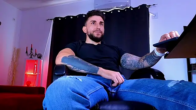 MightyAaron66 élő XXX-chatje