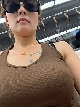 okgirl_23's Live XXX Chat
