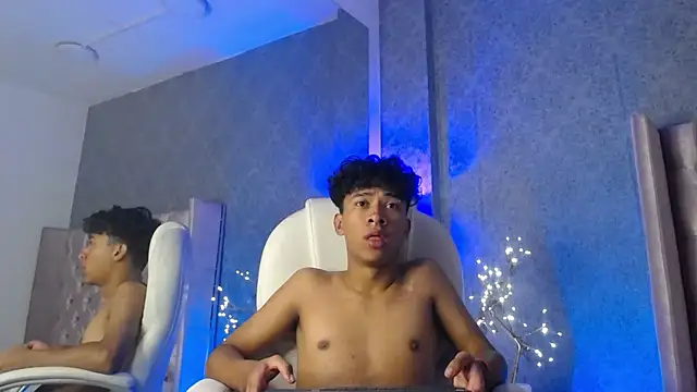 Adam_Foxxx élő XXX-chatje