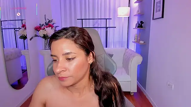 Chatroom XXX en direct de hanna_mils