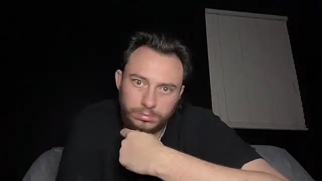 Chatroom XXX en direct de Mikecloudyhawk