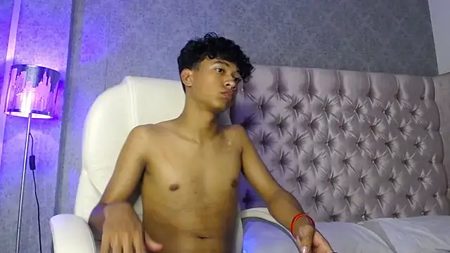 Chatroom XXX en direct de Adam_Foxxx