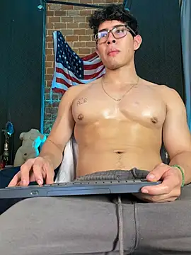Chatroom XXX en direct de GrayAndrews