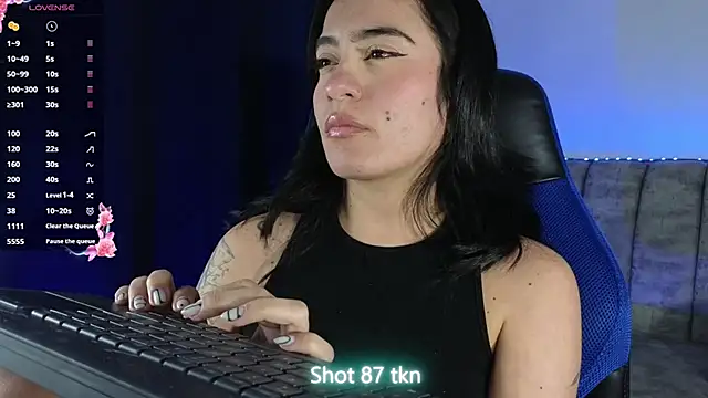 Chat +18 de ZaraDames_ ao vivo
