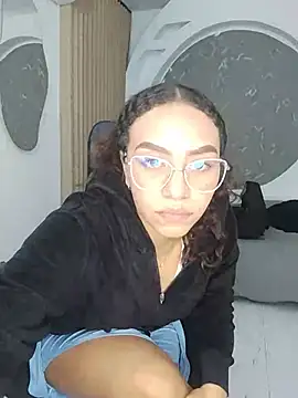 Chat +18 de ritzabeth_daniel ao vivo