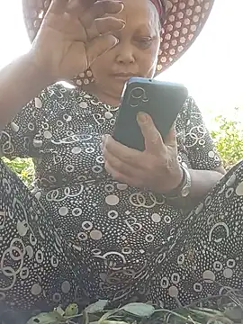 Single-M0m69 现场XXX聊天