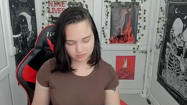XXX chat uživo modela Caroline_cutte