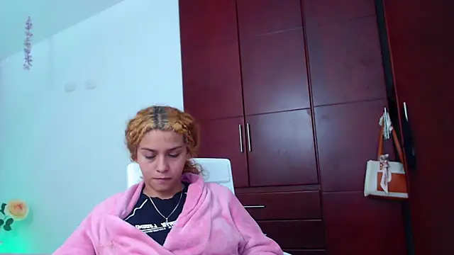 Sarabubbie's Live XXX Chat