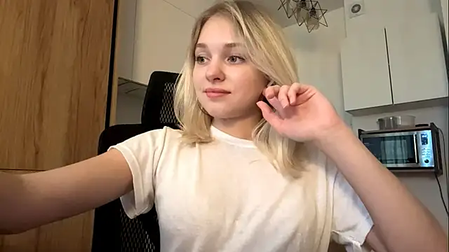 EveryoneEve's Live XXX Chat