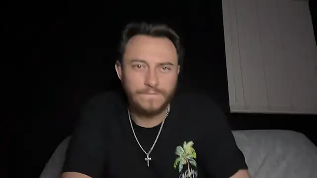 צ'אט XXX בשידור חי של Mikecloudyhawk