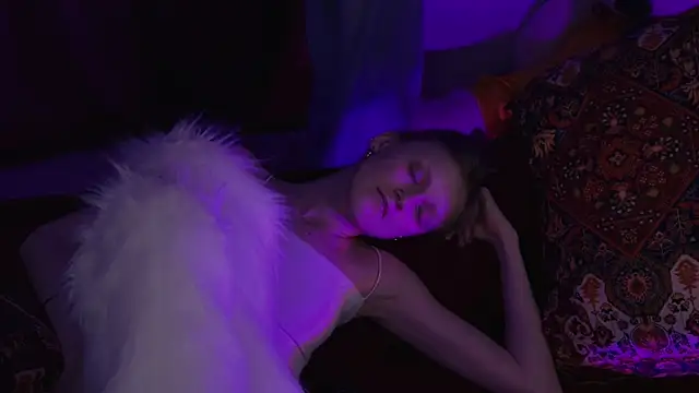 KiraMontoya Live XXX-chat
