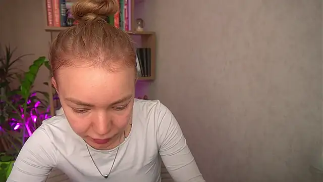 Emilyemmi Adlı Modelin Canlı XXX Sohbeti