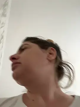 evaxxxcurvyxxx's Live XXX Chat