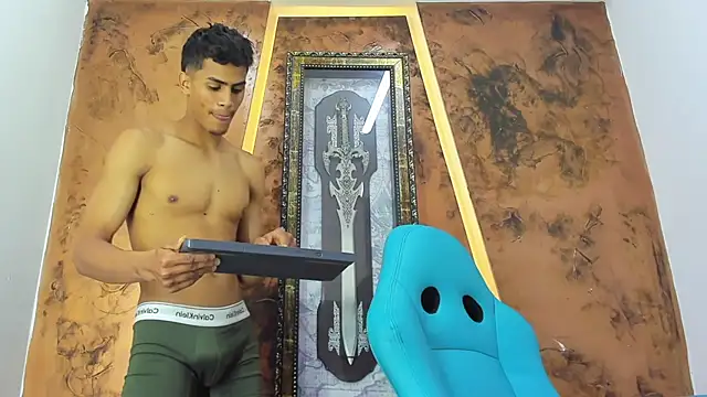 juanjo_bigcock20 Adlı Modelin Canlı XXX Sohbeti