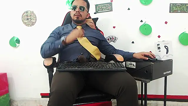 Chat XXX en directo de KalethBigDick