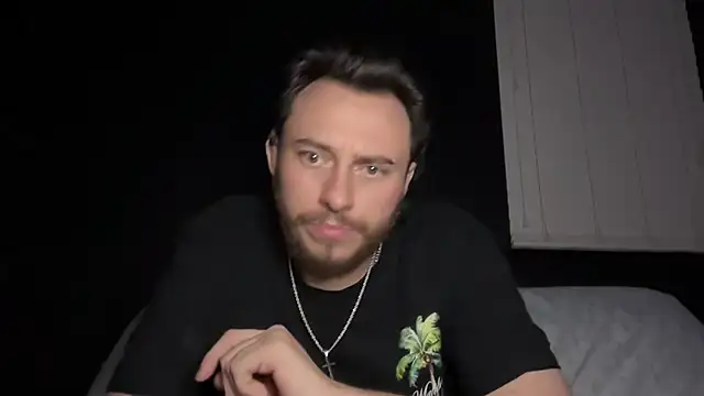 XXX chat uživo modela Mikecloudyhawk