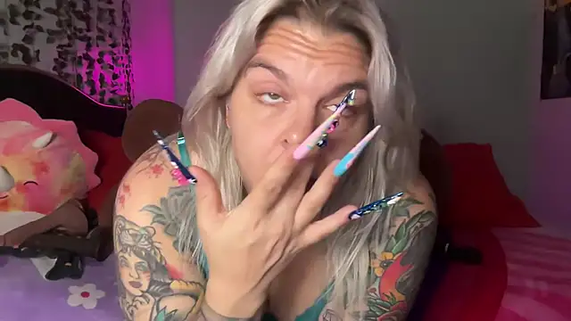 CherryBombBomb Chat XXX live