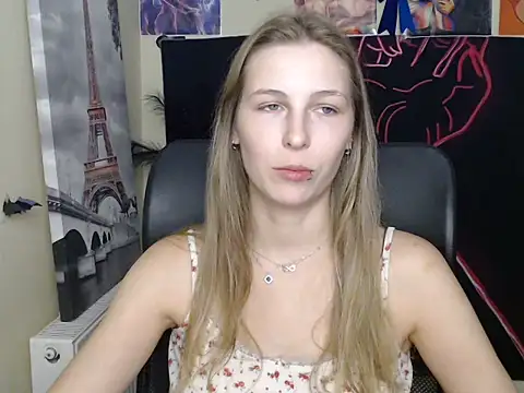 StrangerGi live XXX chat