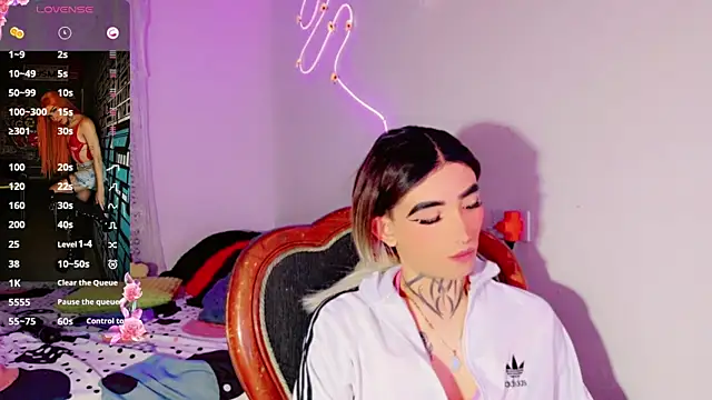 MICAELA_RANGELL_'s Live Chat Room