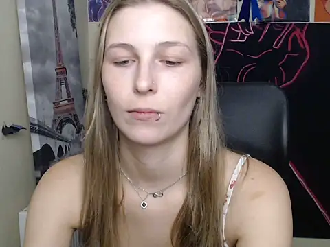 StrangerGi Adlı Modelin Canlı XXX Sohbeti