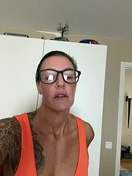 ElectricEv's Live XXX Chat
