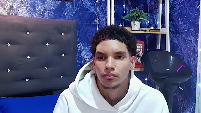 kai_storm77 Chat XXX in diretta