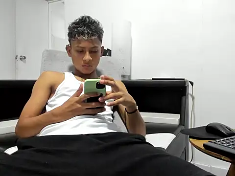 XXX chat uživo modela luca_damp