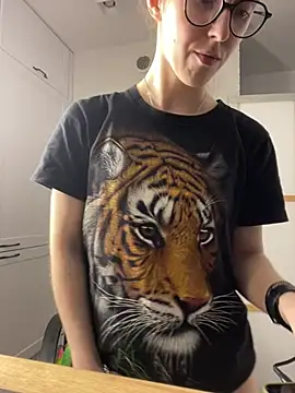 Chat +18 de MartiniiSelenna ao vivo