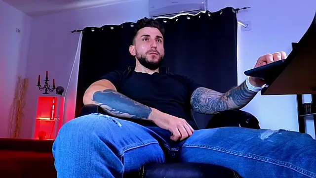 MightyAaron66 – Live XXX-chat