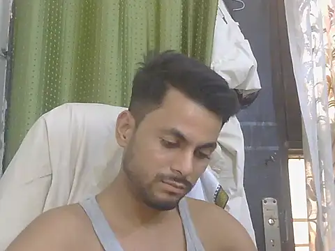 Stubborndesiboy: онлайн-секс-чат