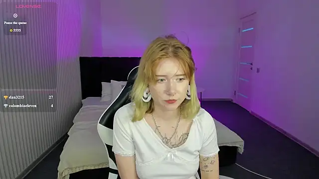 Elira_Vane élő XXX-chatje