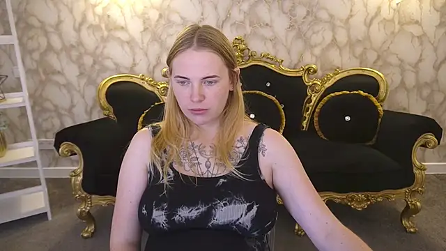 NikkyReyyy Chat XXX in diretta