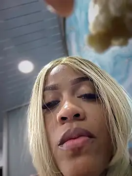 riri_brunnete's Live XXX Chat