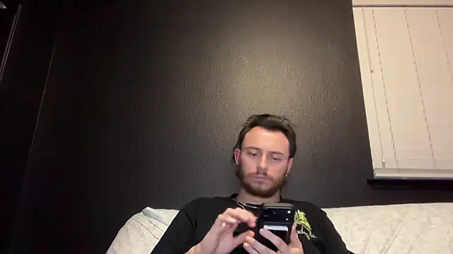 צ'אט XXX בשידור חי של Mikecloudyhawk