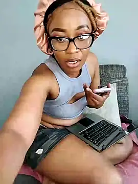 Miss-SassyAss Chat XXX live
