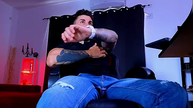 Chatroom XXX en direct de MightyAaron66