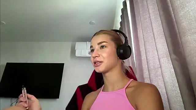 XXX chat uživo modela PickmeGirl