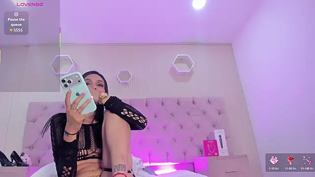 IzzyHiltton_ Chat XXX live